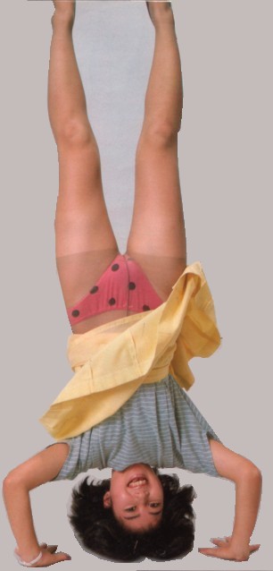 逆立ちパンチラ